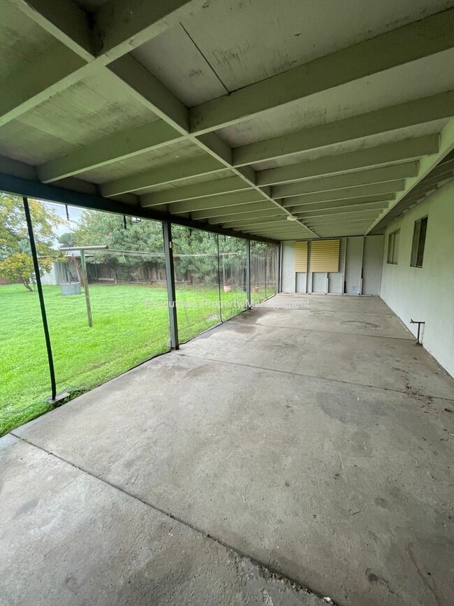 Building Photo - 7126 Louise Ave