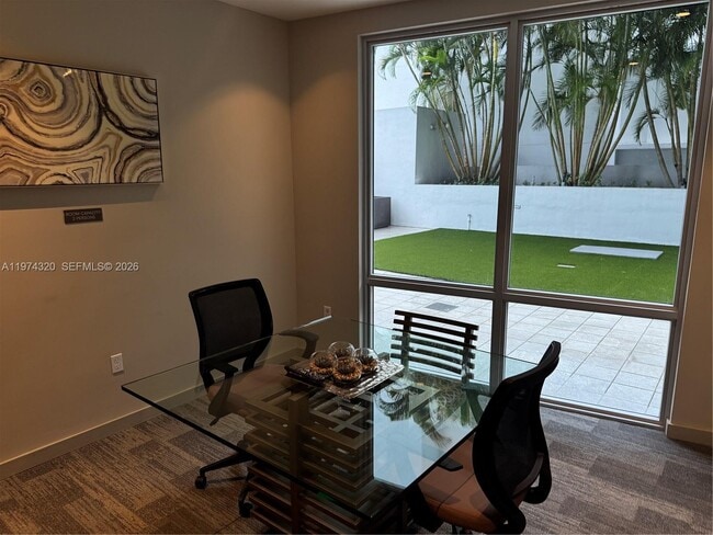 Building Photo - 1010 SW 2nd Ave