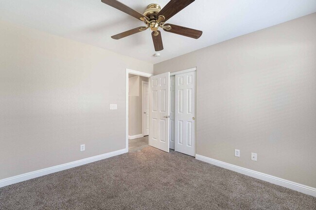 Building Photo - Gorgeous Mountains Edge Pool Home For Rent !