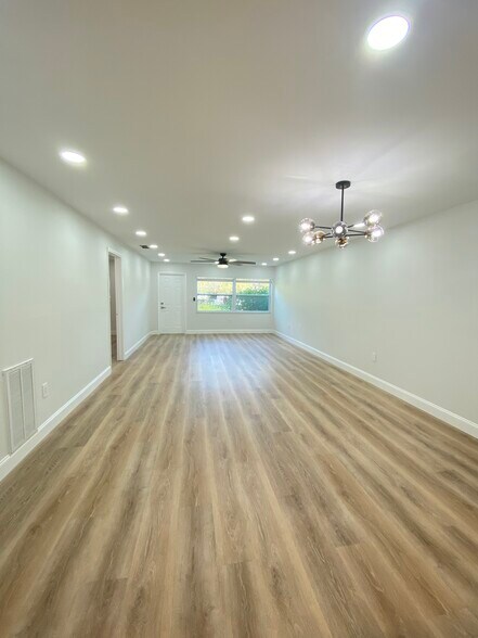 Building Photo - 9851 113th St