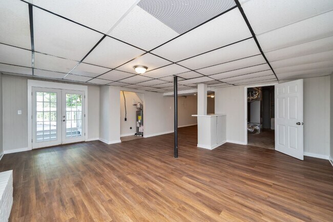 Building Photo - 1016 Ave G