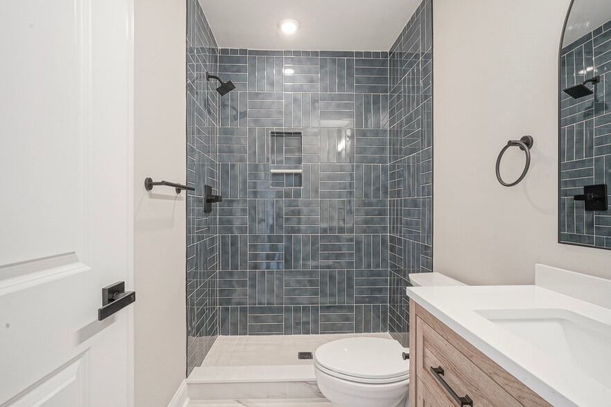 Building Photo - 133 S 57th St