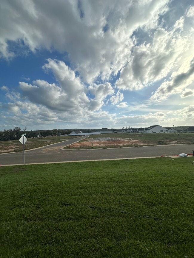 Building Photo - Gorgeous New Contsruction 3 bedroom/2 full...