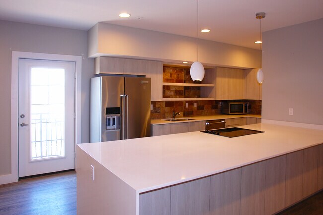 Building Photo - 4645 SE 11th Pl