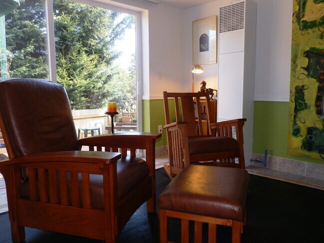 Primary Photo - 208 27th Ave E