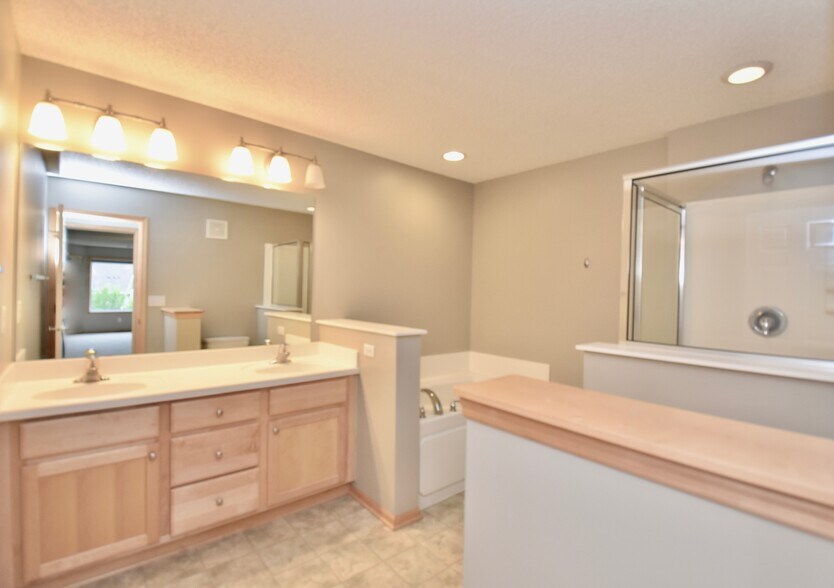 Building Photo - 8395 Townsend Dr