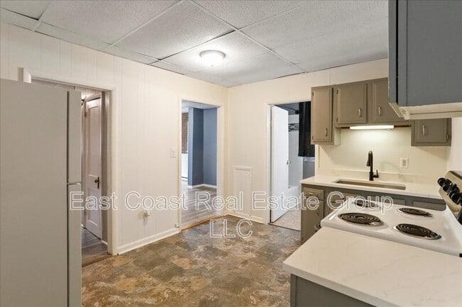 Building Photo - 300 S Potomac St