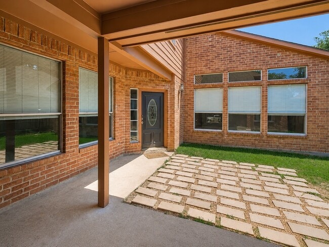 Building Photo - 13714 Hillingdale Ln