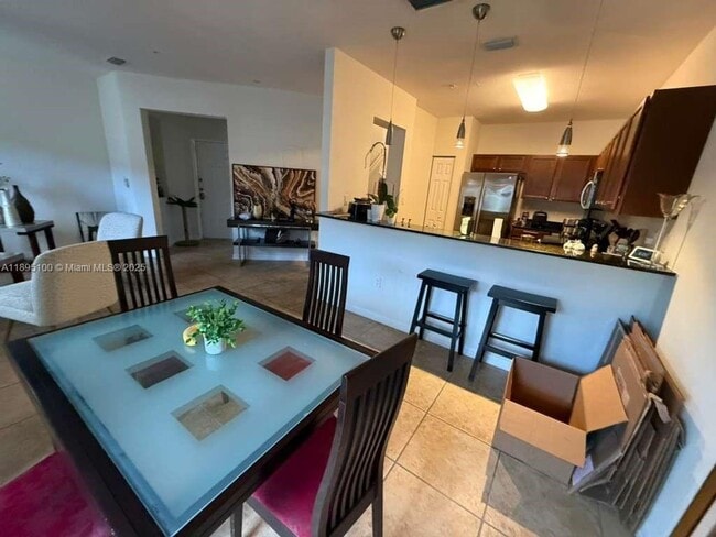 Building Photo - 8800 NW 107 Ct