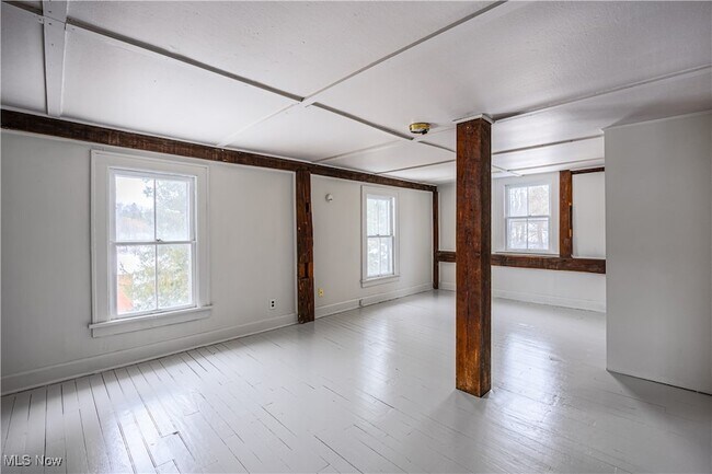 Building Photo - 15555 Munn Rd