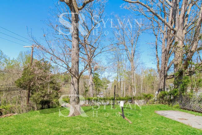 Building Photo - Remarkable Value. Unbeatable Location!