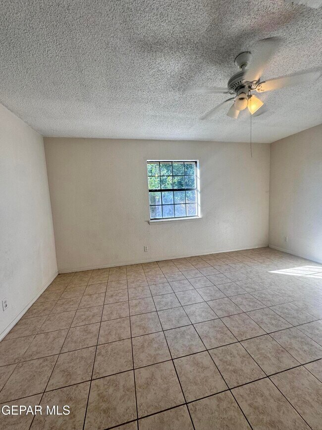 Building Photo - 386 McCune Rd