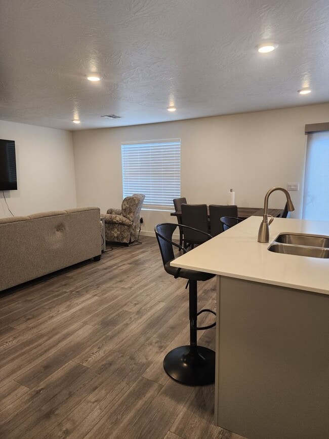 Building Photo - Northfield Townhome for Rent $1880 mo.