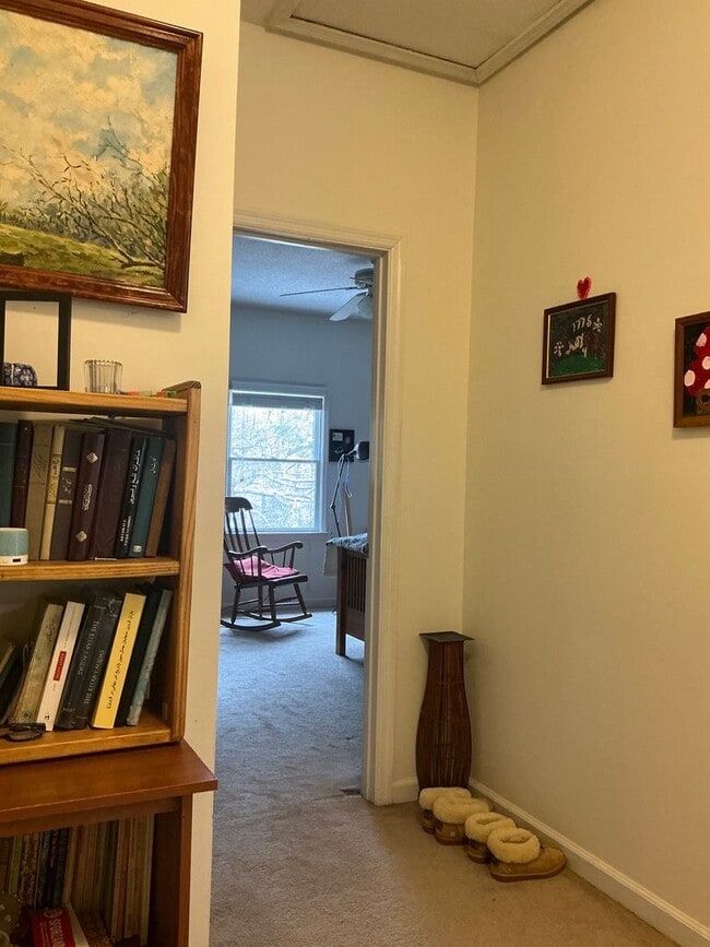 Building Photo - 1 Bedroom/2 .5 Bath Condo located in River...
