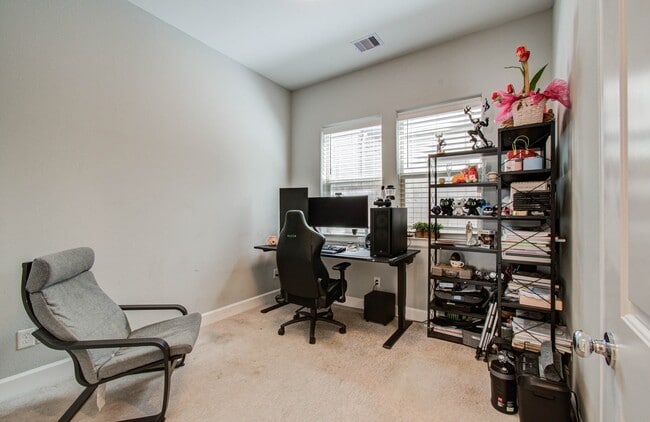 Building Photo - 2115 Naomi St