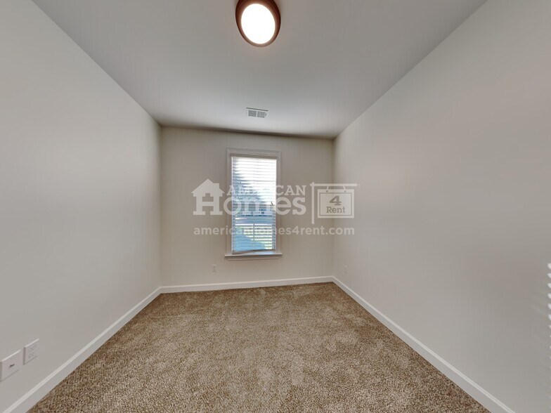 Building Photo - 5102 Laurel Springs Dr