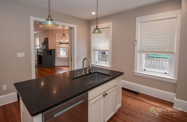 Building Photo - 2 Bedroom, 1.5 Bath Twin in Doylestown