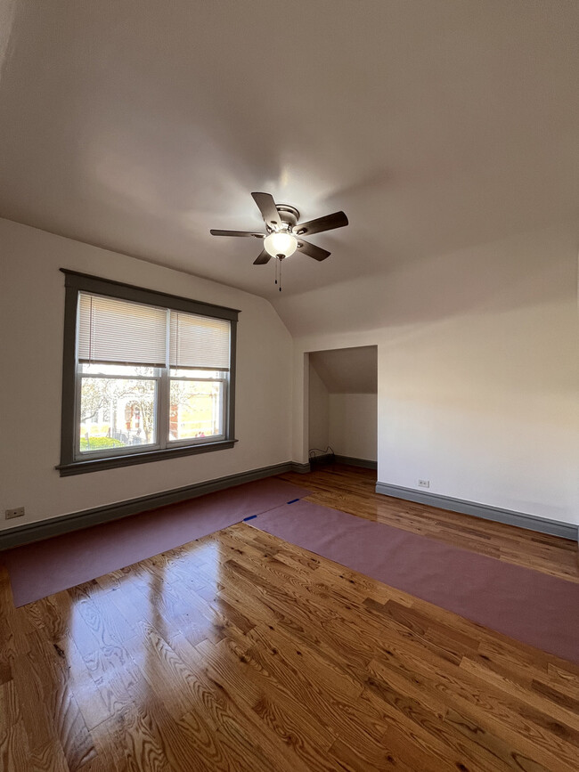 Building Photo - 1430 N Leamington Ave