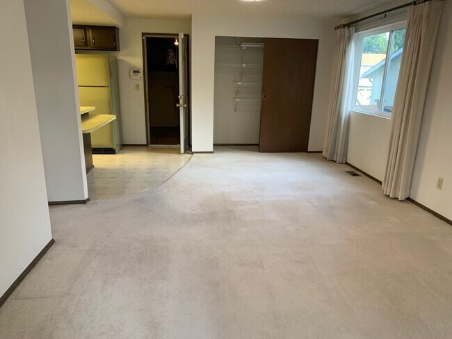 Building Photo - Spacious 3 bed 2 bath rambler home in Boulevard Lane, Renton