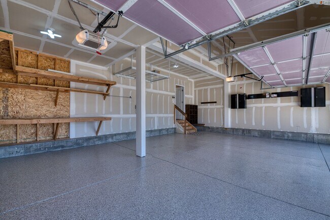 Building Photo - Beautiful 6 bedroom, 3 1/2 bathroom, 3-car garage - solar panels & EV charger available NOW!