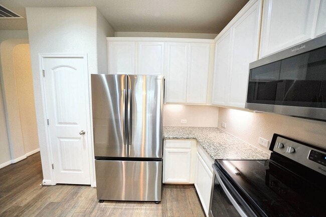 Building Photo - Beautiful Rental in Converse! Realtor Comm...