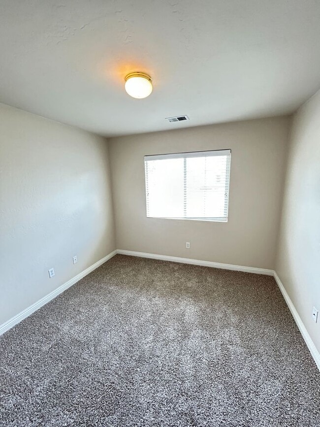 Building Photo - Charming Home For Rent Available Now