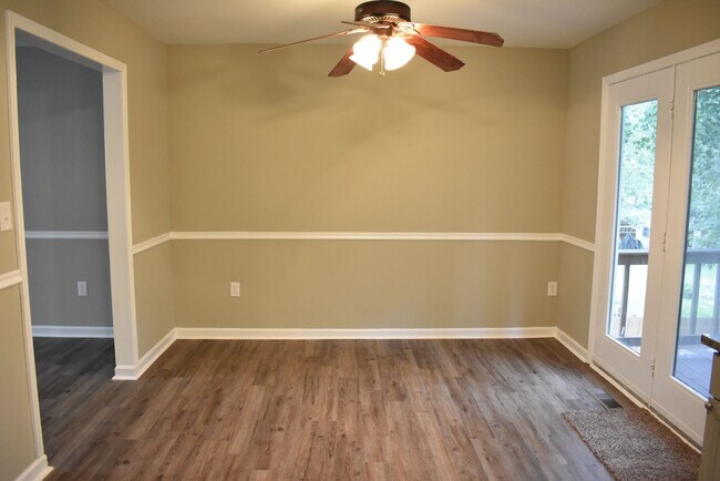 Building Photo - Great Split Foyer In Fredericksburg!