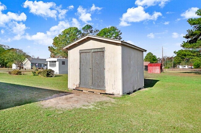 Building Photo - *Excellent Location* 2 BR | 2 BA Singlewide in Goldsboro