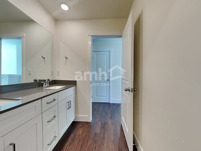 Building Photo - 11482 W Mesquite St