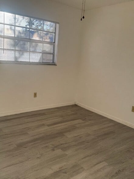 Building Photo - 1442 E 1st Ave