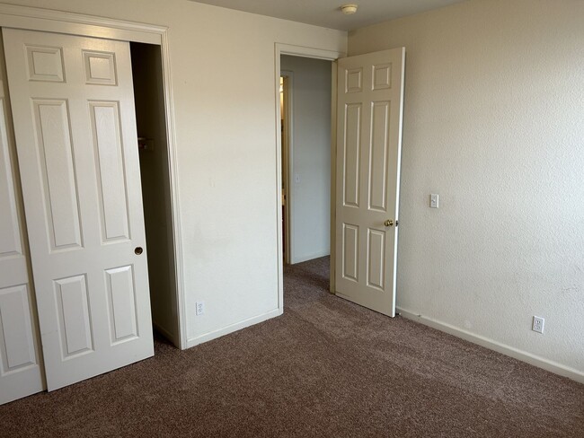 Building Photo - Gorgeous 3 Bedroom, 2 Bath Home in America...