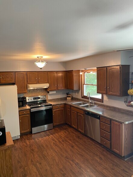 Building Photo - 3301 Larry Dr