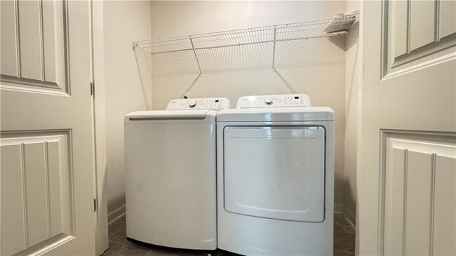 Building Photo - 405 Stoneybrook Dr