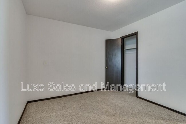 Building Photo - 612 NW 139th St
