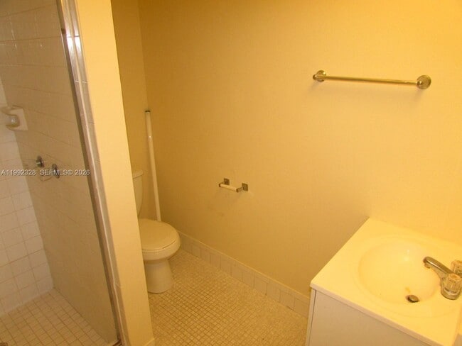 Building Photo - 10090 NW 80th Ct