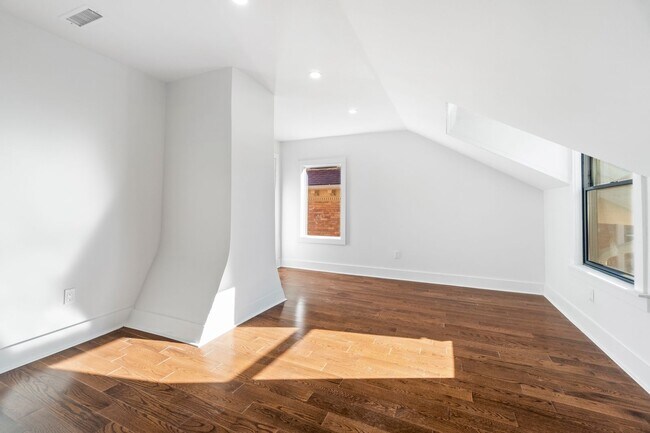 Building Photo - 54 Trumbull St