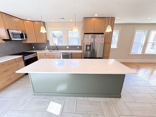 Primary Photo - 14 White St