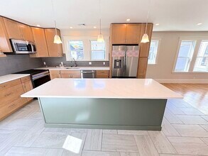 Building Photo - 14 White St