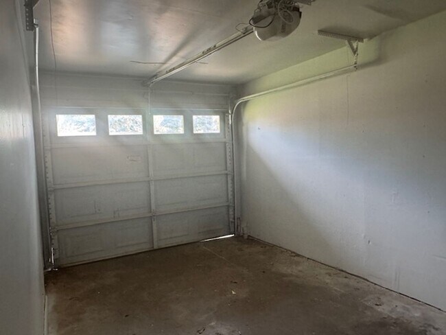 Building Photo - 106-106 Jester Cir