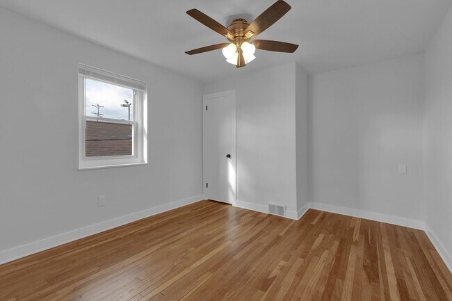 Building Photo - 1613 3rd St