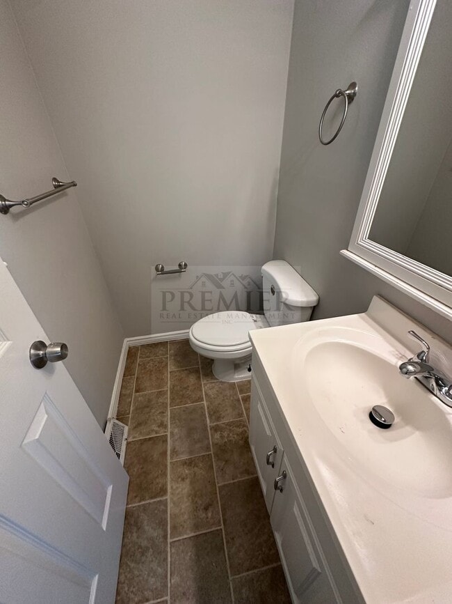 Building Photo - 4 bd/1.5 ba  house Rent $1475 -11808 Small...