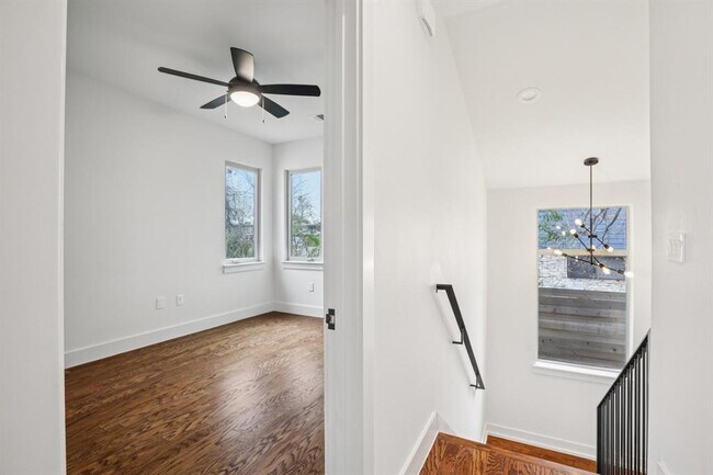 Building Photo - 6902 Northeast Dr