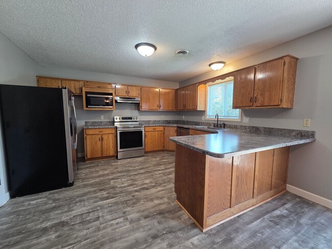 Building Photo - Gorgeous Corner lot Home for Rent!