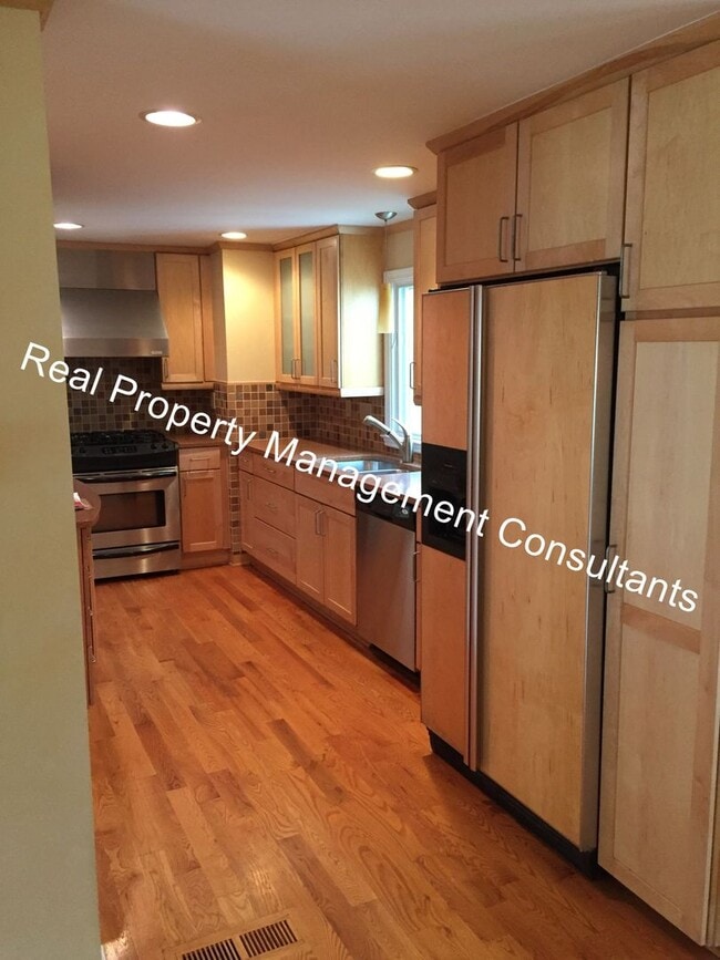 Building Photo - Unique 4-Bed Prairie Village Home