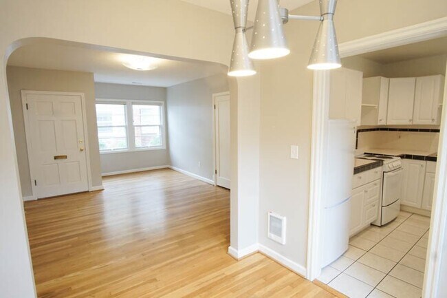 Building Photo - Charming 1-bedroom Courtyard Apartment in Ideal Location!