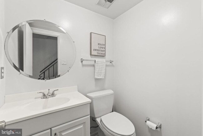 Building Photo - 2216 S Quincy St