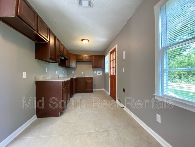 Building Photo - 436 W Brooks Rd