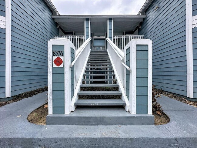 Building Photo - 8716 Rain Forest Pl