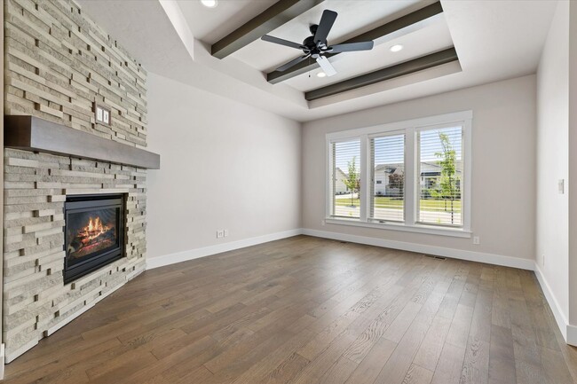 Building Photo - Resort-Style Living in the Prestigious Riv...