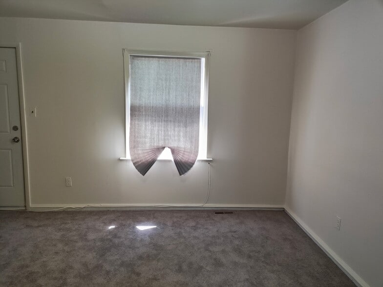Building Photo - 208 Gulph Ln